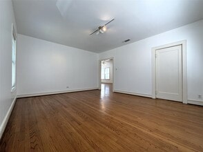 Building Photo - 2311 Wroxton Rd