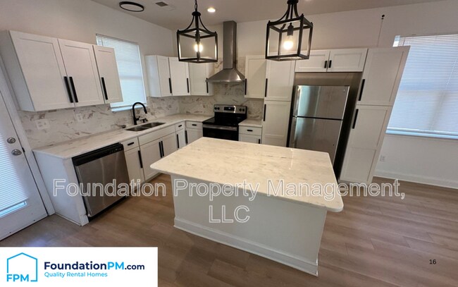 Building Photo - 995 N Avalon St