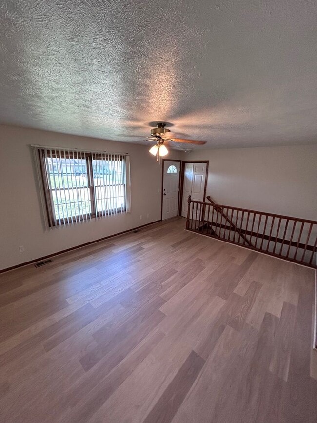 Building Photo - 963 Vos St