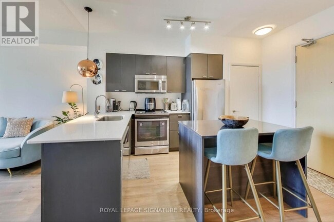 Photo du bâtiment - 30 Roehampton Ave