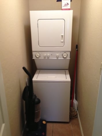 Laundry area - Metropolitan Apartments