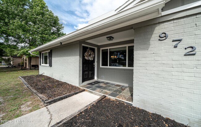 Foto del edificio - 972 Dostie Cir