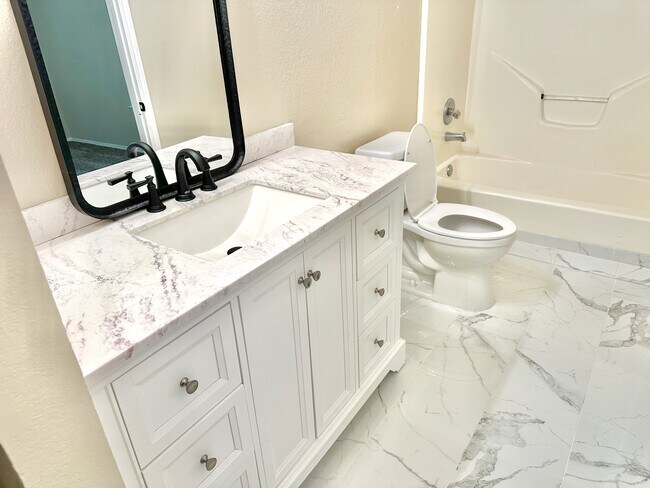 Foto del edificio - 212 N Val Verde