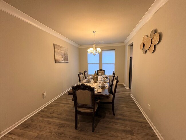 Foto del edificio - 3258 Lake Crest Dr
