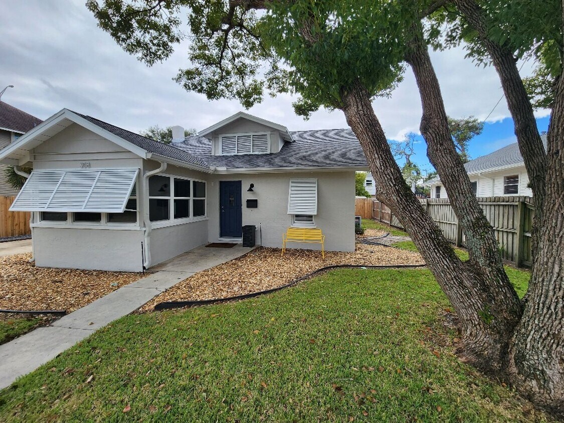 Foto principal - Lovely 3 Bedroom 1 Bath Home