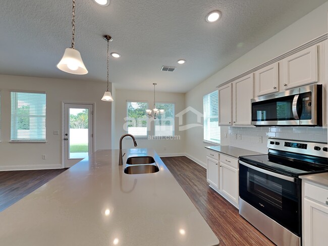 Building Photo - 900 Summer Stone Loop