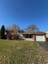 Building Photo - 17504 Oakwood Dr