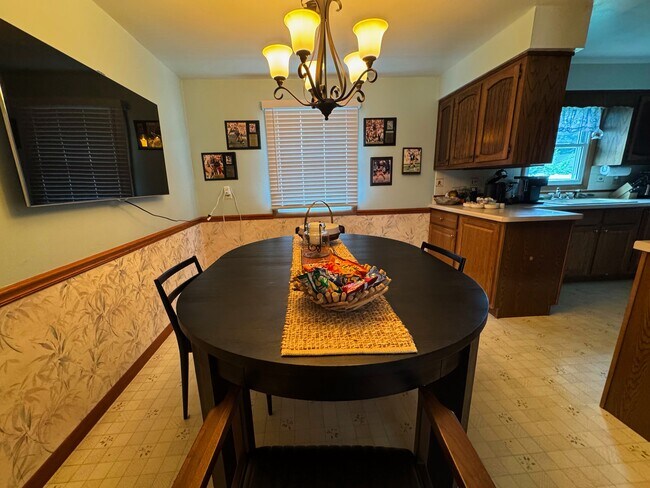 Kitchn - 1736 Spence St