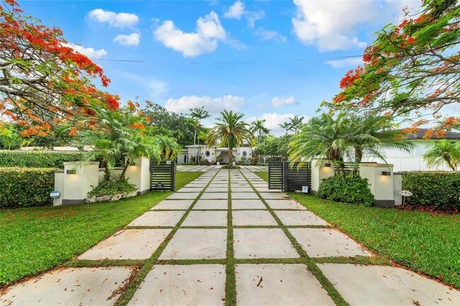 Building Photo - 6645 SW 73rd Ct