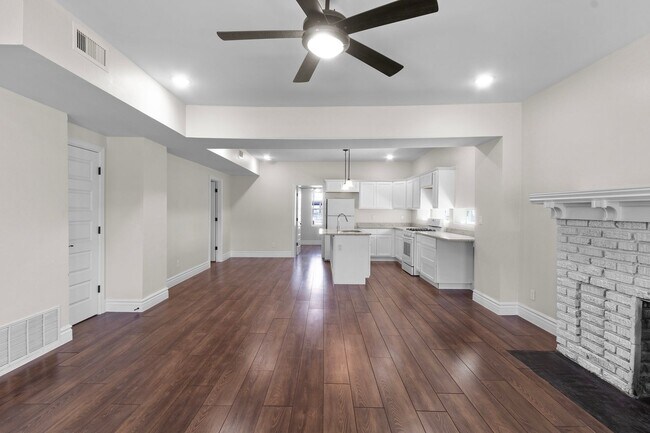 Foto del edificio - Fully Renovated 2BR / 1.5BA – Five Points ...