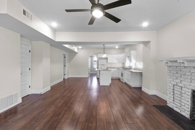 Building Photo - Yandell Units