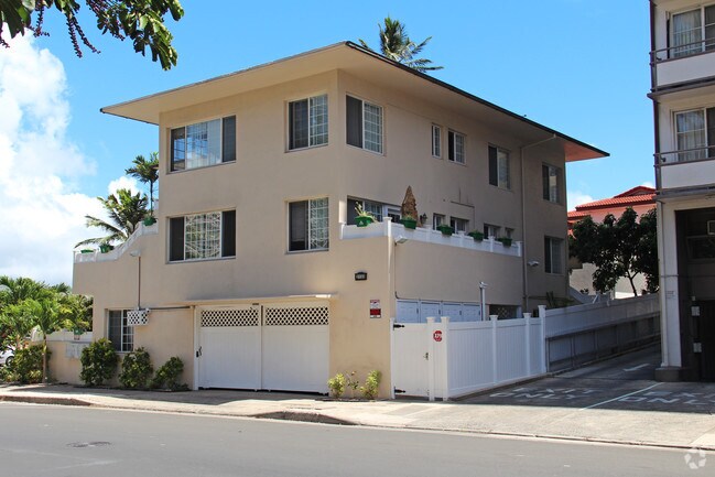 Building Photo - 2215 Ala Wai Blvd