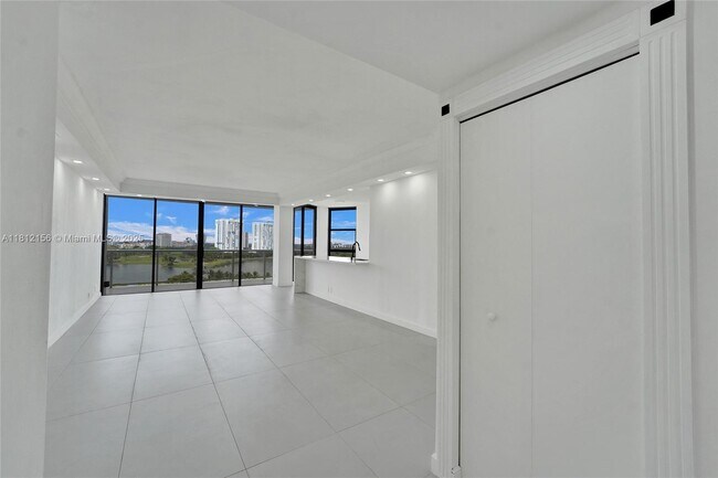 Building Photo - 20281 E Country Club Dr