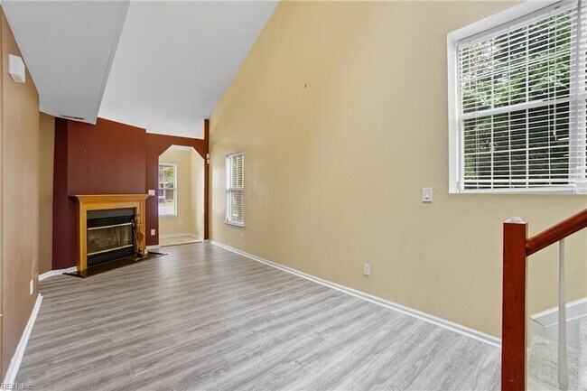 Foto del edificio - 716 Aylesbury Dr