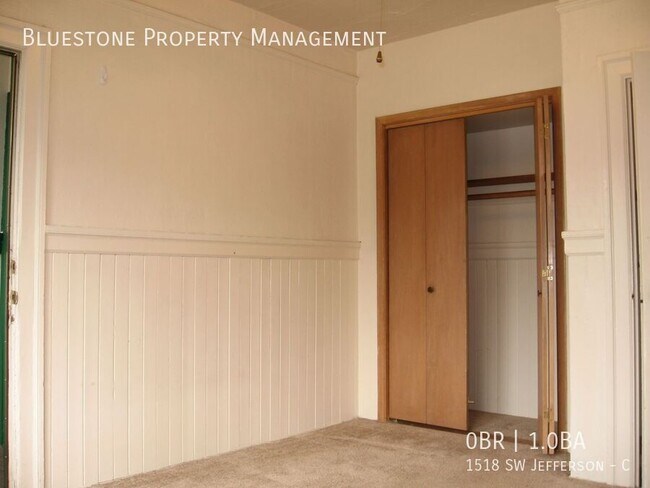 Building Photo - 1518 SW Jefferson-C
