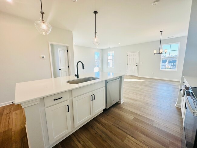 Building Photo - 853 York Aly