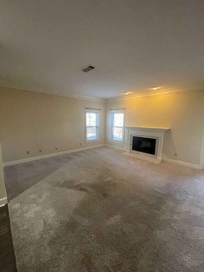 Building Photo - Burton Hills Condo in Green Hills