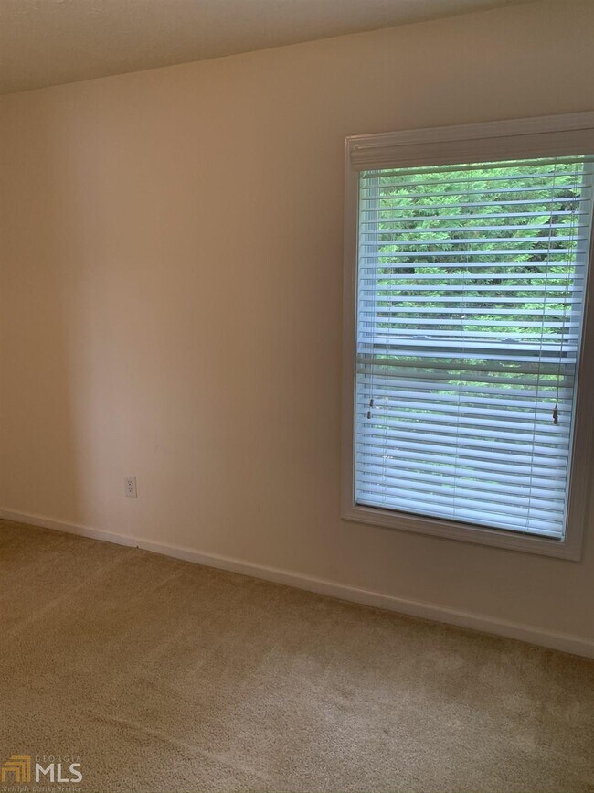 Building Photo - 145 Laurelton Cir