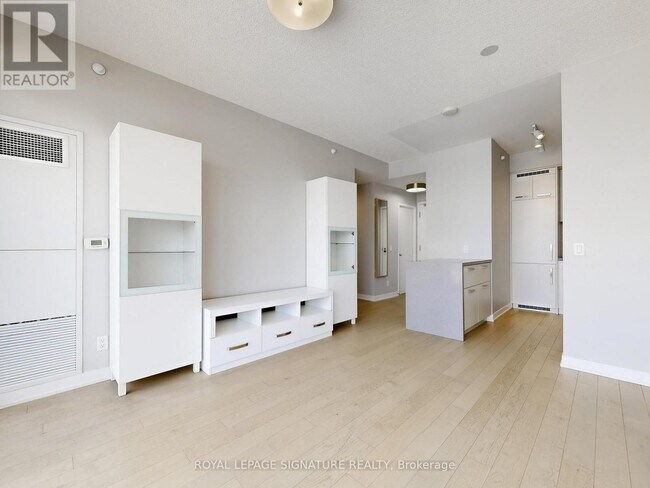 Photo du bâtiment - 455 Front St E