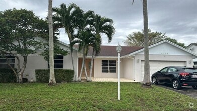 Building Photo - 9724 SW 114th Ct