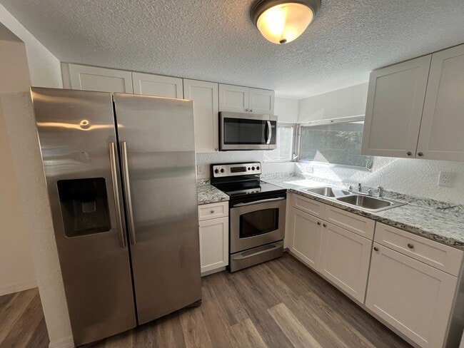 Building Photo - Seminole County POOL home with 3 bedrooms/...