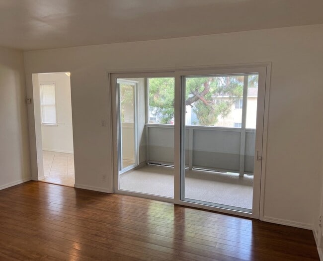 Photo - 10617 Oxnard Street Apartment