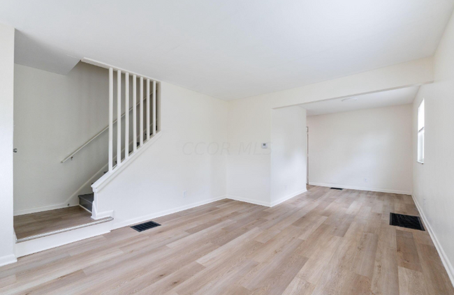 Building Photo - 586-588-588 Georgian Dr