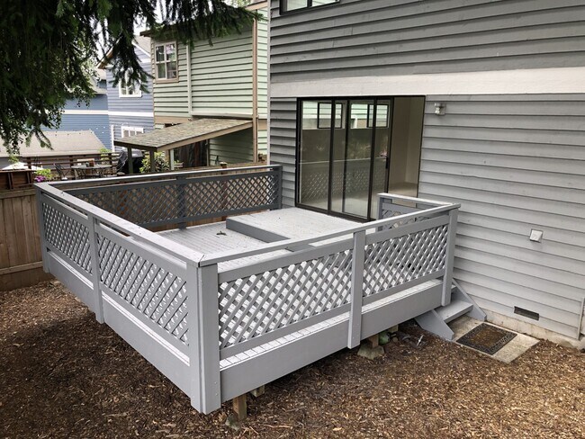 Building Photo - 3524 NE 92nd St Seattle, WA 98115 $3,400 P...