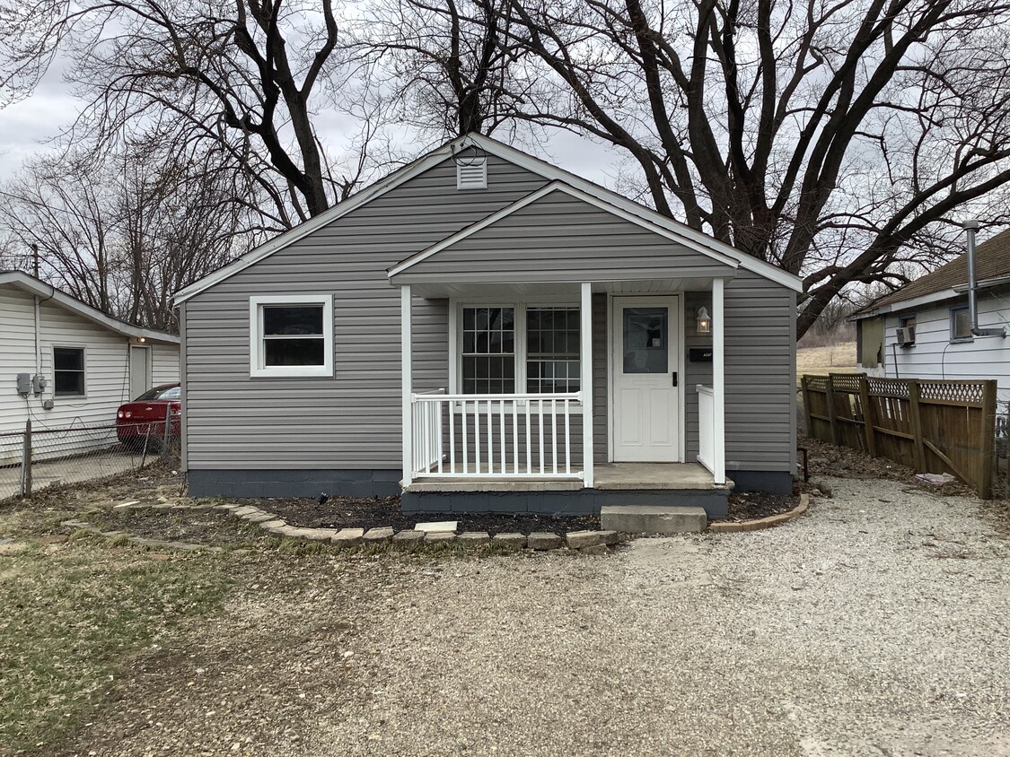Primary Photo - 940 Oak Grove Ave