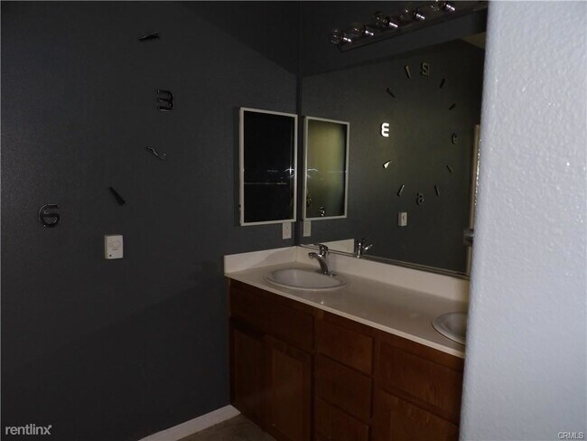 Building Photo - 4 br, 3 bath Townhome - 1507 Mission Ln