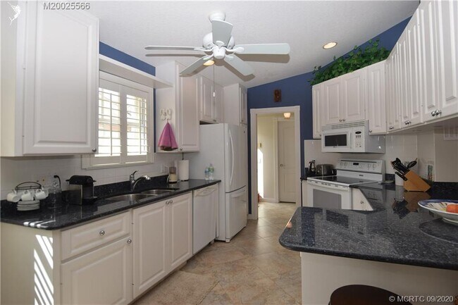 Foto del edificio - 780 SW Tamarrow Pl
