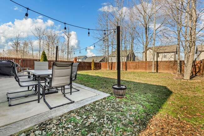 Building Photo - 505 Sourwood Dr