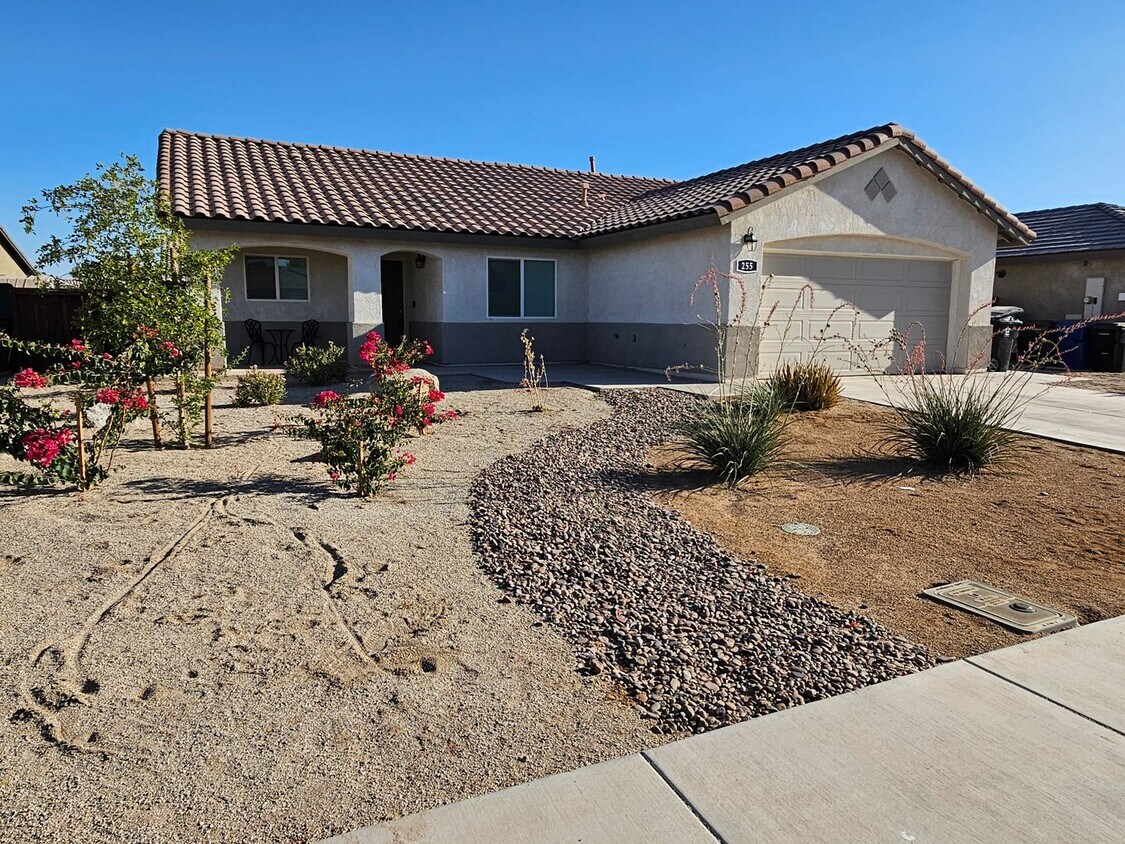 Foto principal - Cozy 3 bedroom 2 bath Home for Rent