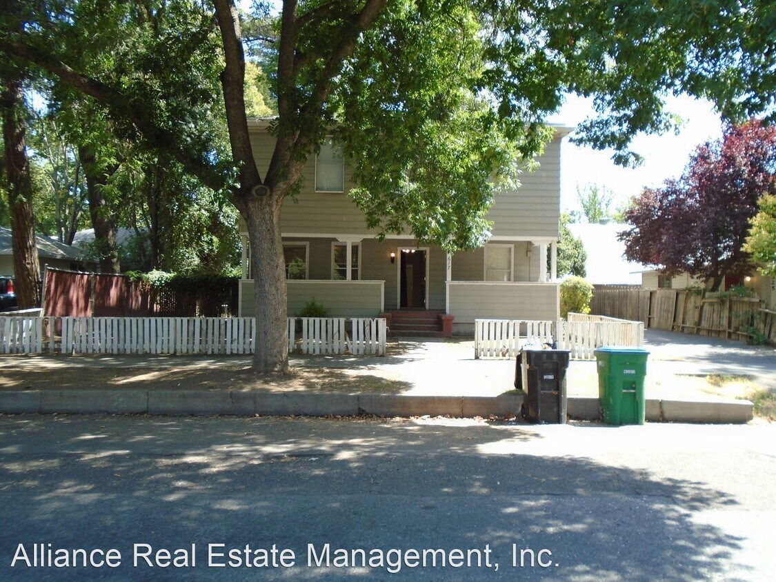 9 br, 3 bath House 617 Chestnut House Rental in Chico, CA