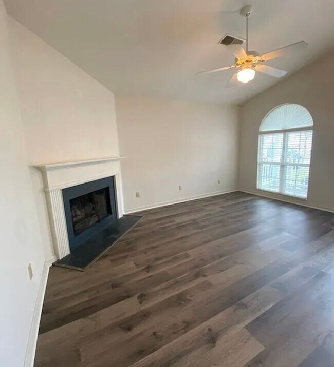 Foto del edificio - COMING SOON! 3 Bed 2 Bath Single Family Home w/ Garage!