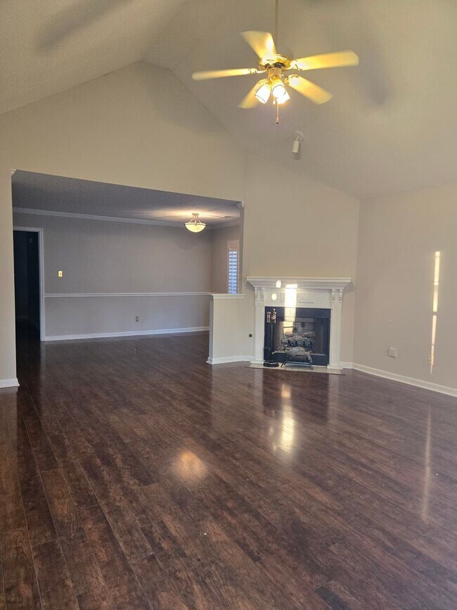 Foto del edificio - Impeccable Home in Gorgeous Neighborhood