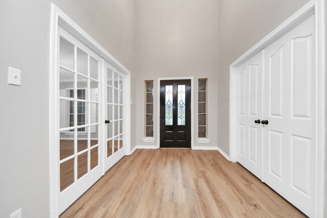 Foto del edificio - 1410 Long View Dr