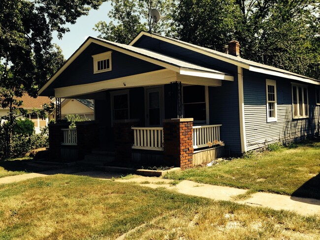 Building Photo - 3 Bed 1 Bath House in El Dorado