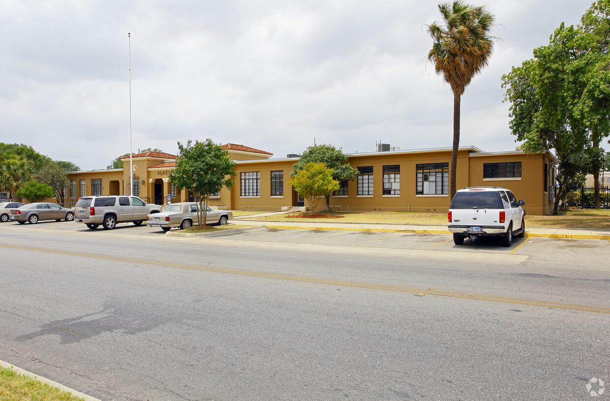 Foto del edificio - Alazan Apache Courts