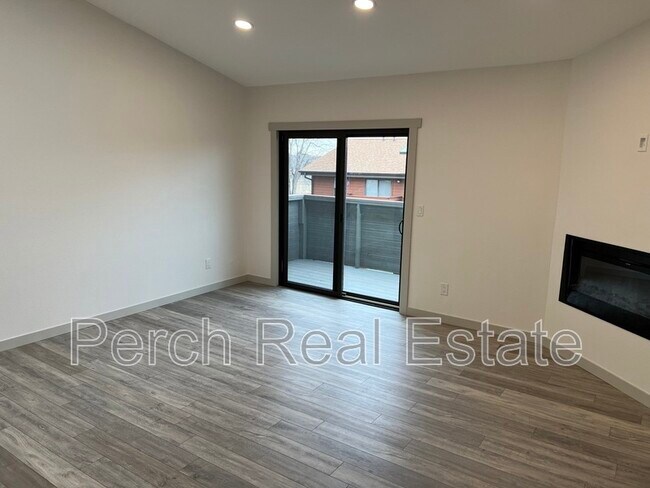Foto del edificio - 7080 W 20th Ave