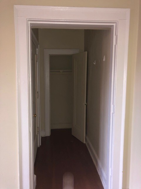 Building Photo - 831 Elm St