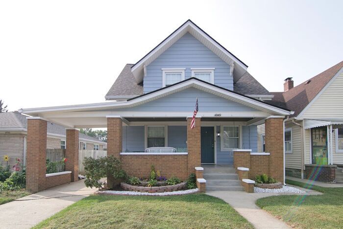 Foto principal - Great Location Steps From Main Street in Speedway!