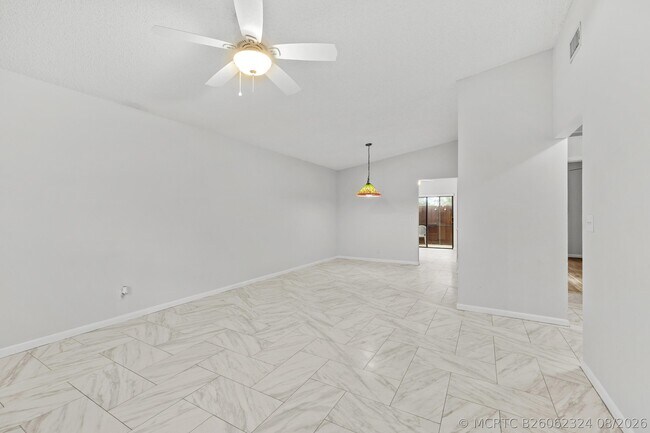 Foto del edificio - 8019 SE Villa Cir