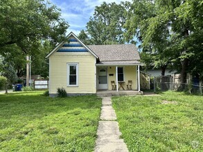 Building Photo - 406 E 12th St