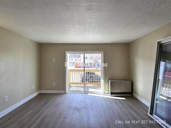 Foto del edificio - 8 Hillside Ln