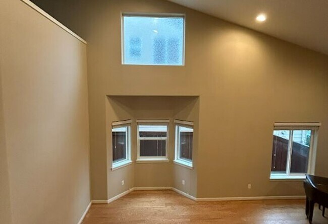 Foto del edificio - Gorgous 4 BD* 3 BA* Single Family Home Loc...
