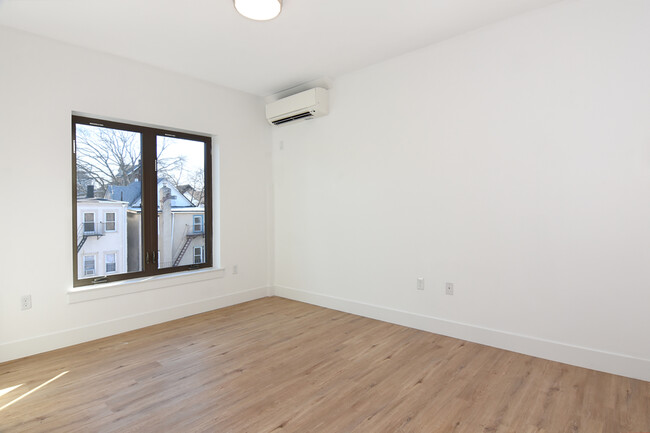 Building Photo - 515 N MacQuesten Pkwy