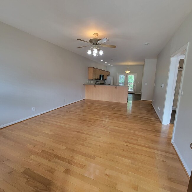 Foto del edificio - 3 Bedroom, 2 Bathroom Rental With Garage