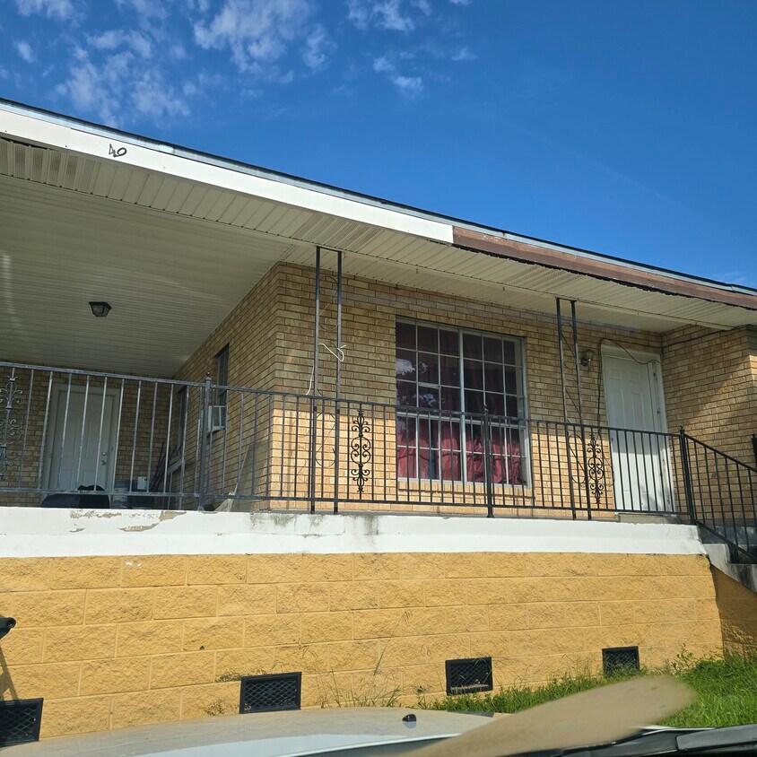 Open house on 08/22/25 from 2pm until 6pm and 8/22/25 from 11am until 2pm - 249 Acorn St