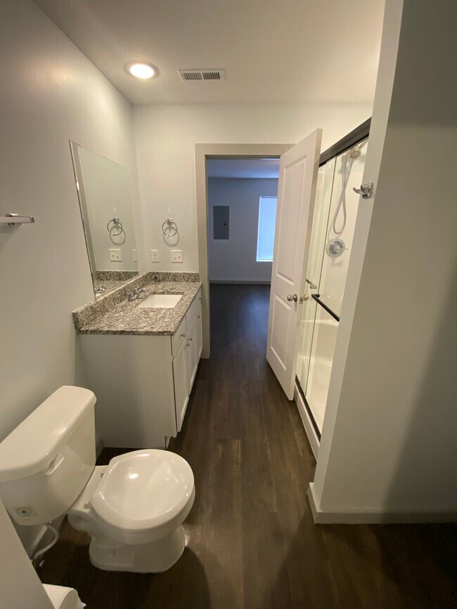 Foto del edificio - 1805 E 69th Ct N
